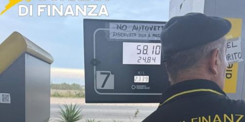 Acqua nel diesel e auto danneggiate a Crotone: sequestrato distributore e denunciato il gestore