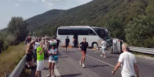 Scontro tra bus, camper e auto sulla Terni-Rieti: 5 morti