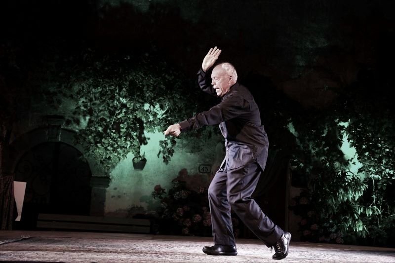 “Lu Santo Jullàre Françesco”, una “prima” in Calabria. «Per far ridere bisogna essere seri»