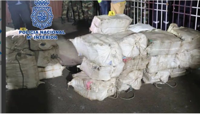 ‘Ndrangheta, sequestrati 805 chili di cocaina in un’operazione nell’Atlantico