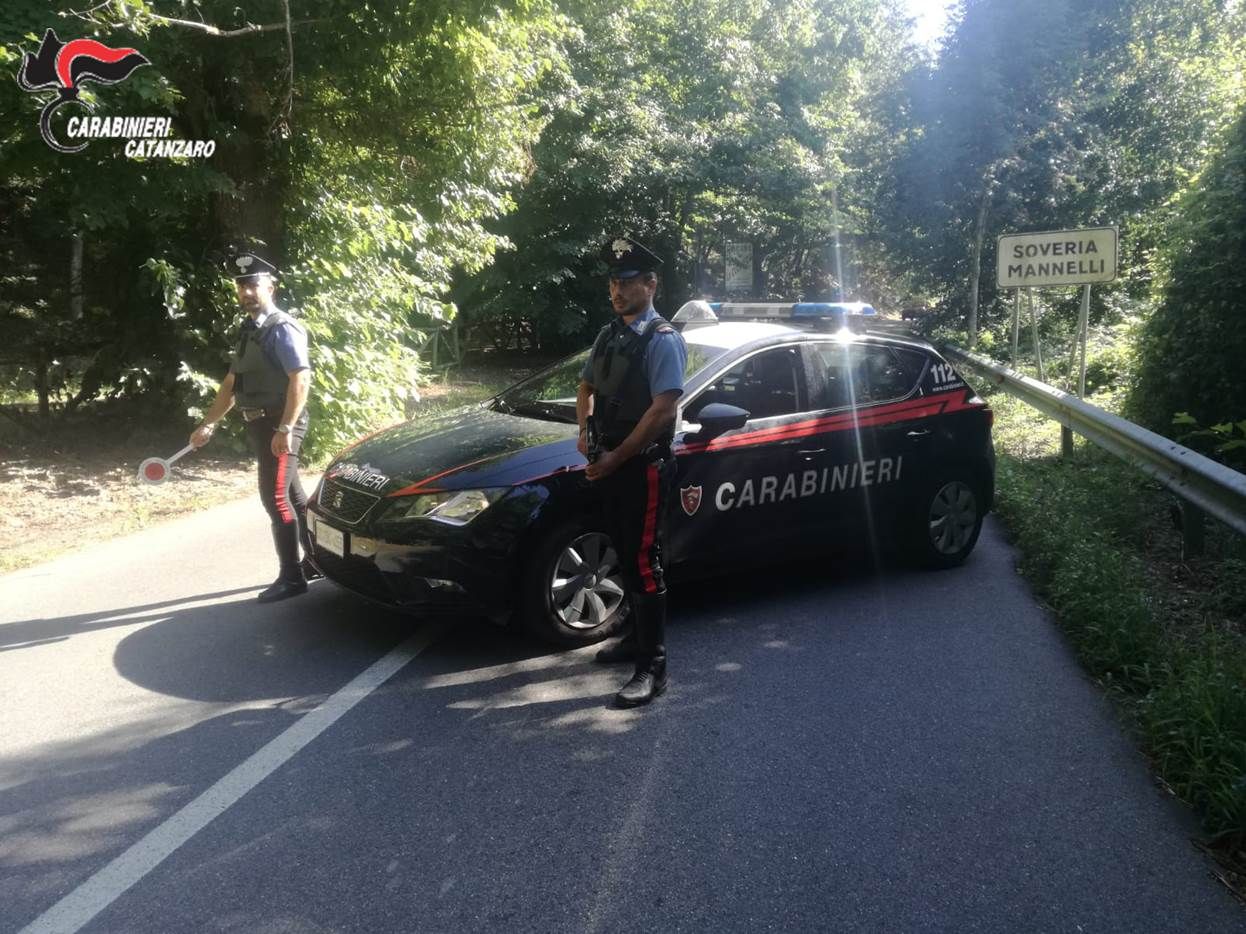Ruba un’auto e fugge per 10 km: arrestato a Soveria Mannelli