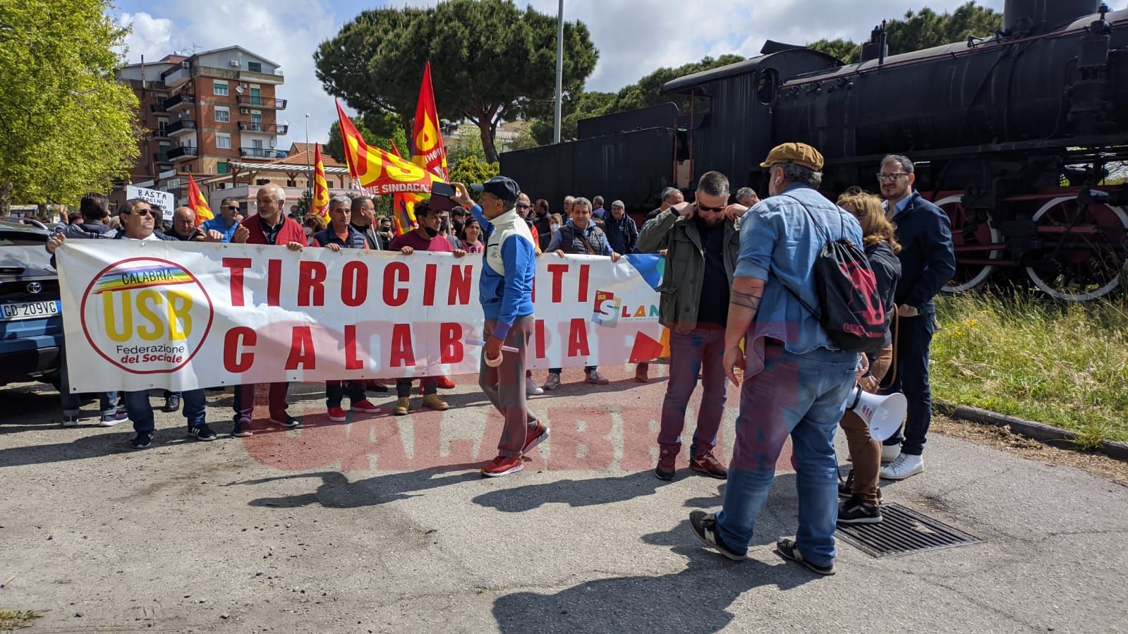 «Sfruttati dallo Stato». A Lamezia manifestazione dei precari tirocinanti – VIDEO E FOTO