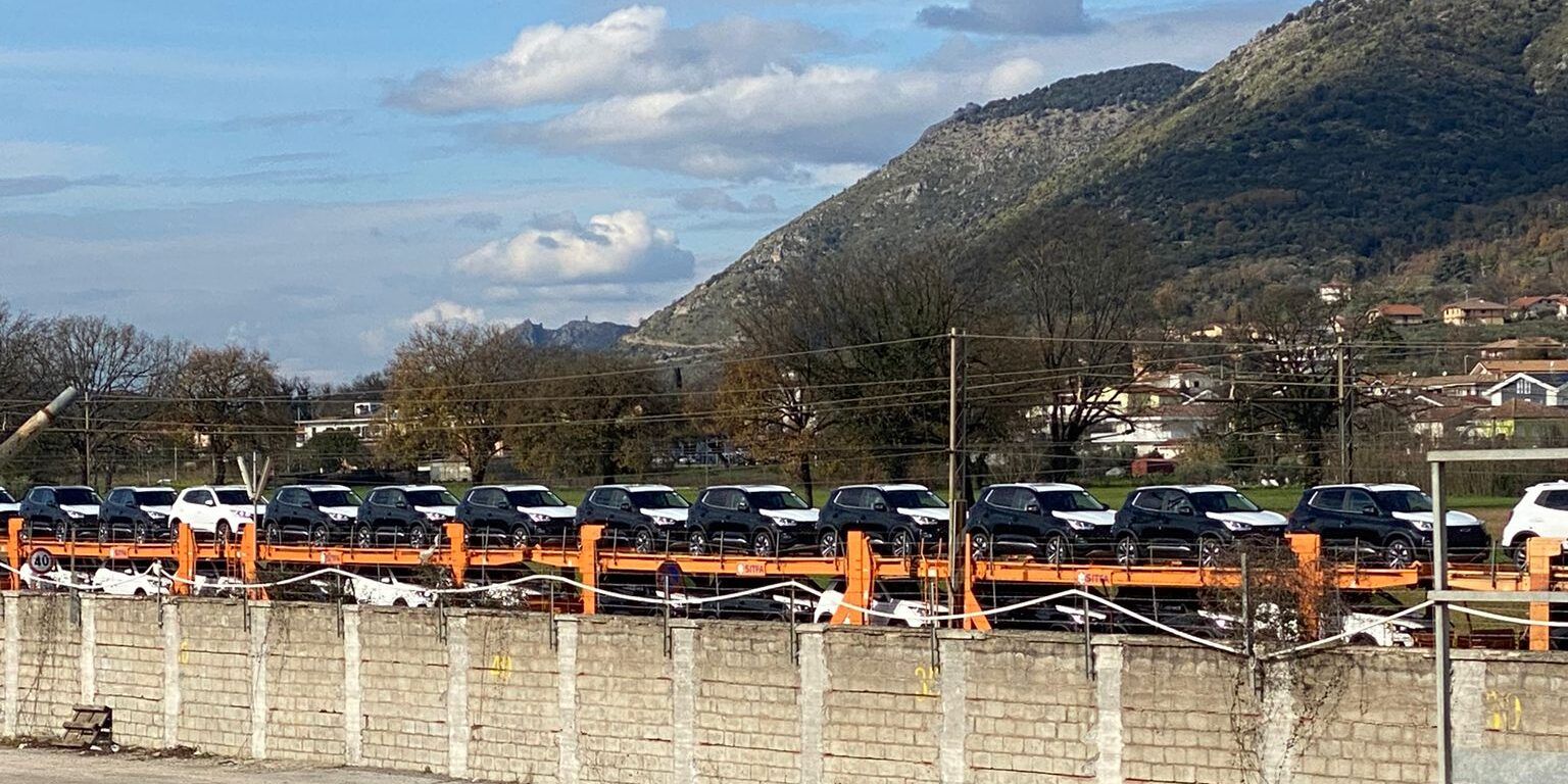 Da Gioia il primo carico internazionale di auto dirette in Italia