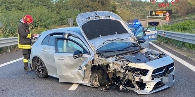 Paura sulla “Due Mari”: auto in testacoda, ferito il conducente