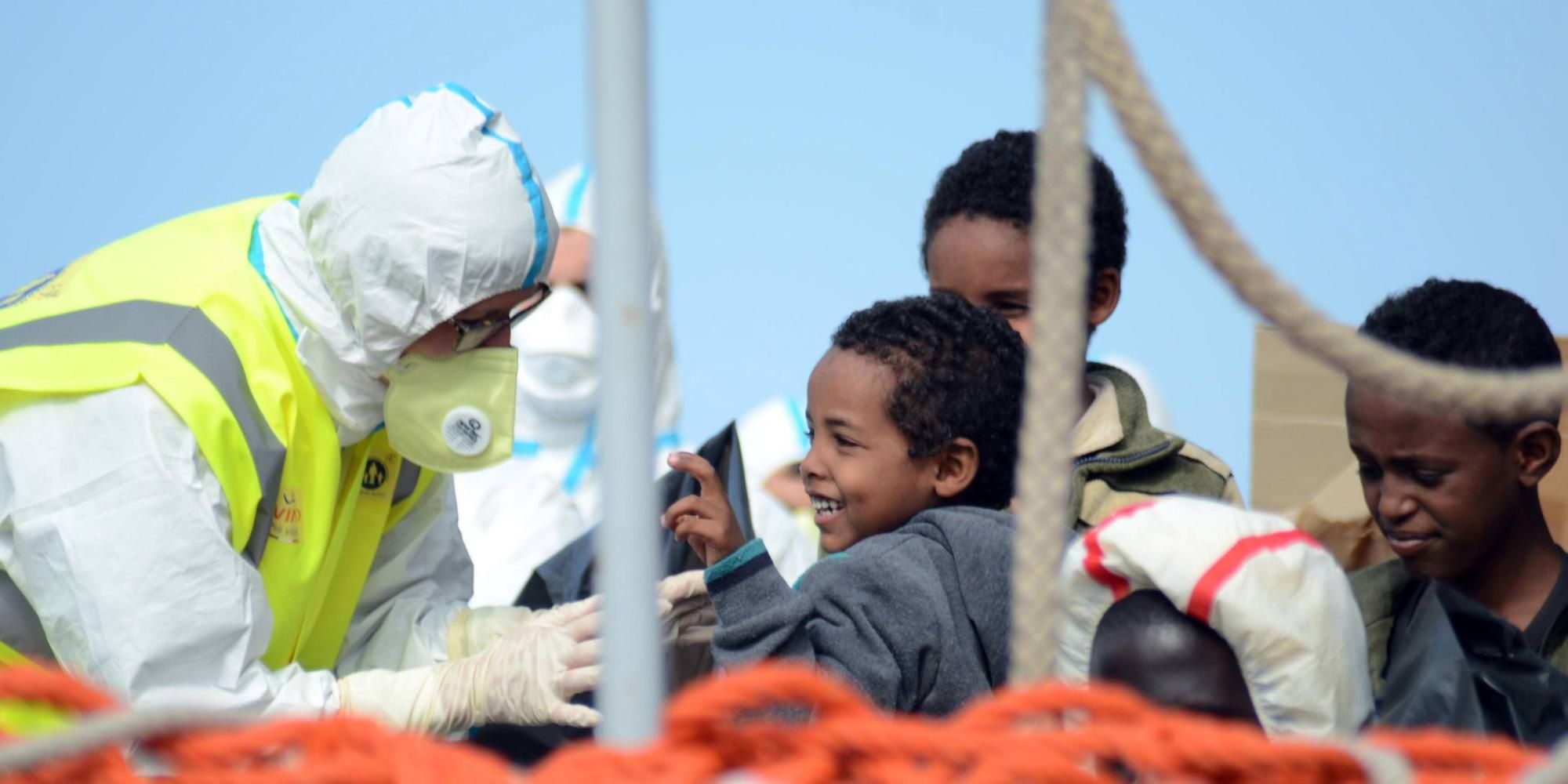 Migranti, dal governo 4,8 milioni per la nave-quarantena