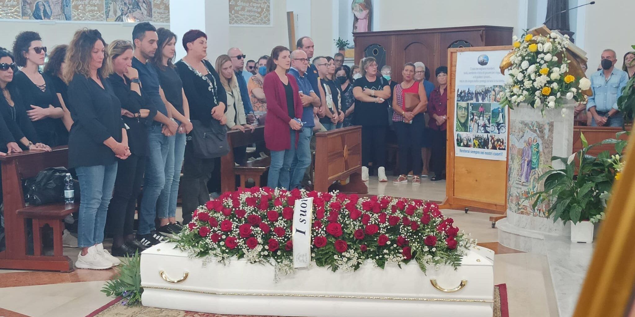 Scalea saluta Ilaria. La città si ferma per i funerali