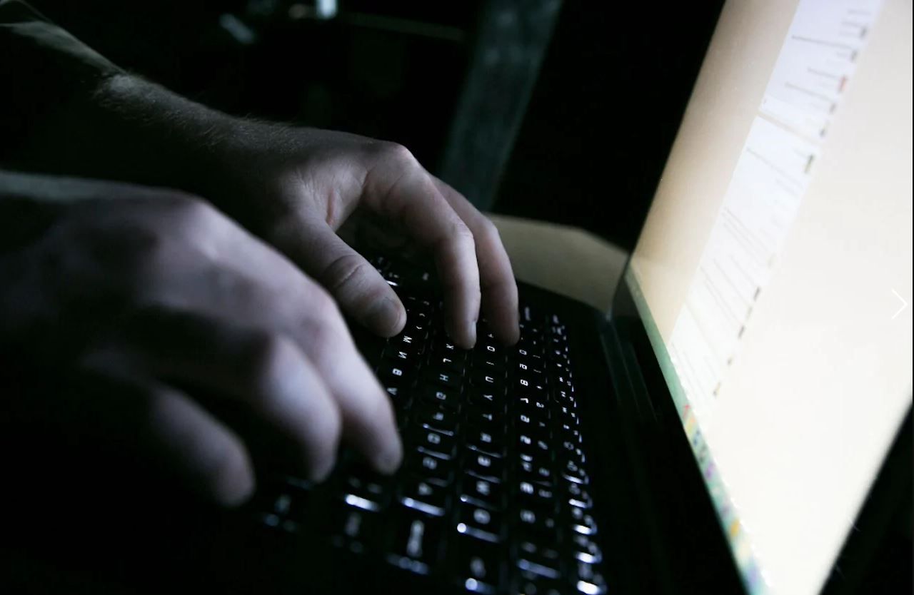 Insegnante adescava minori sul web, indagini anche a Reggio