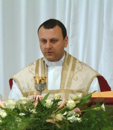 Vicenda don Antonio, la diocesi difende il vescovo