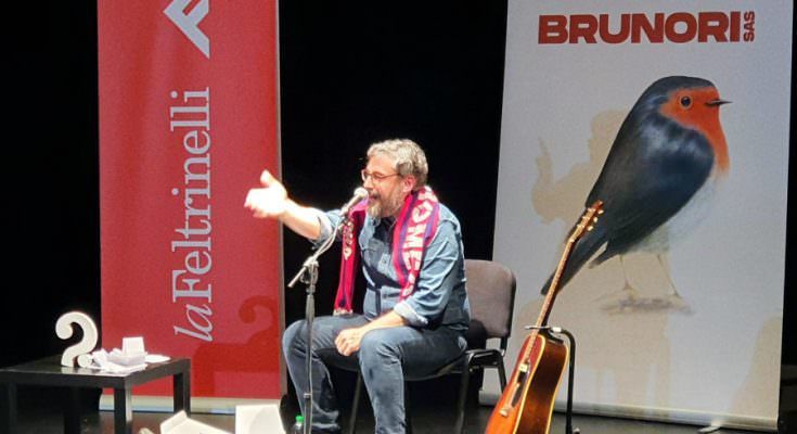 Unical, Brunori presenta il suo nuovo disco «scritto per unire»