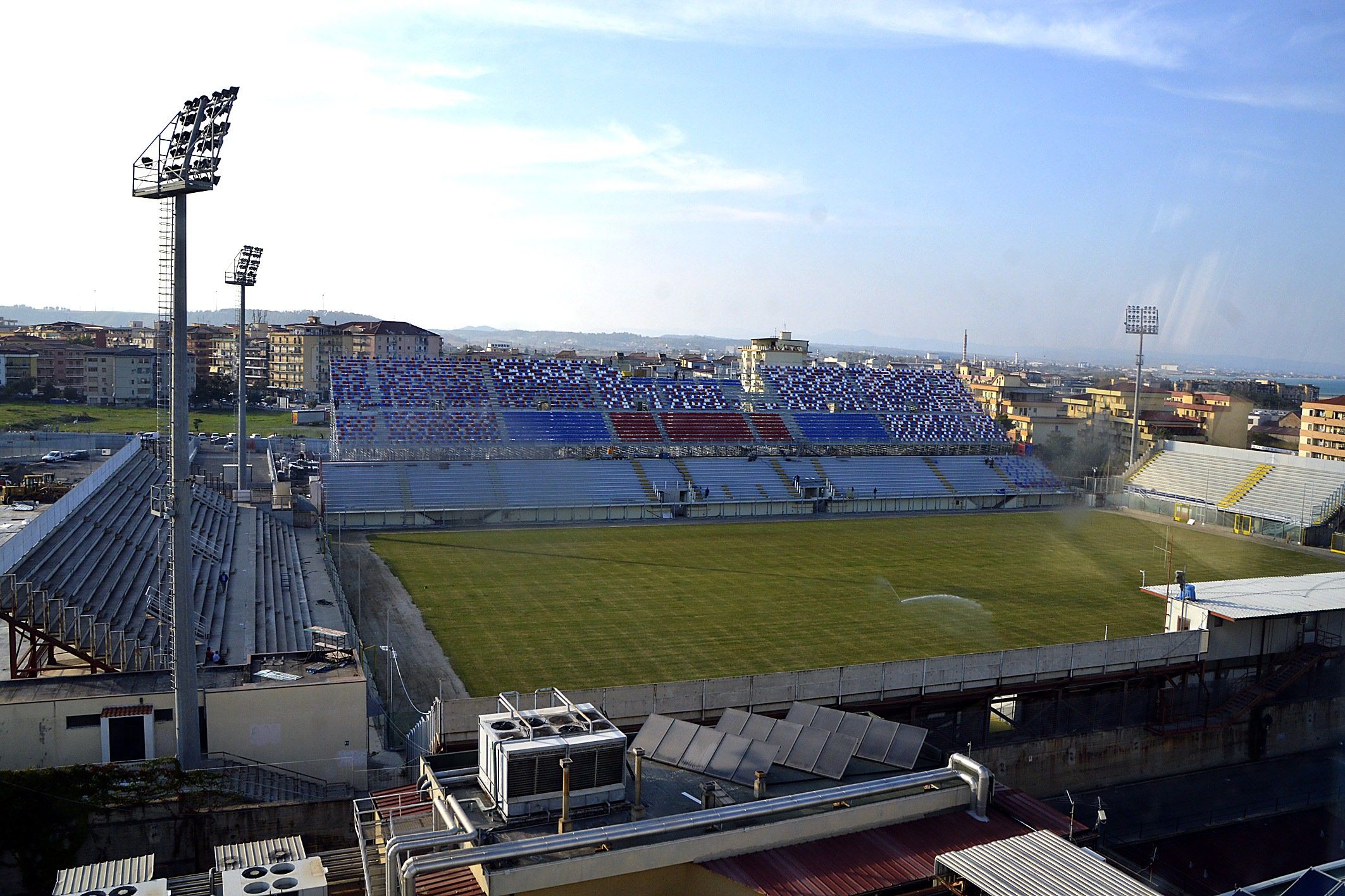 Crotone, aumenta la capienza dello stadio