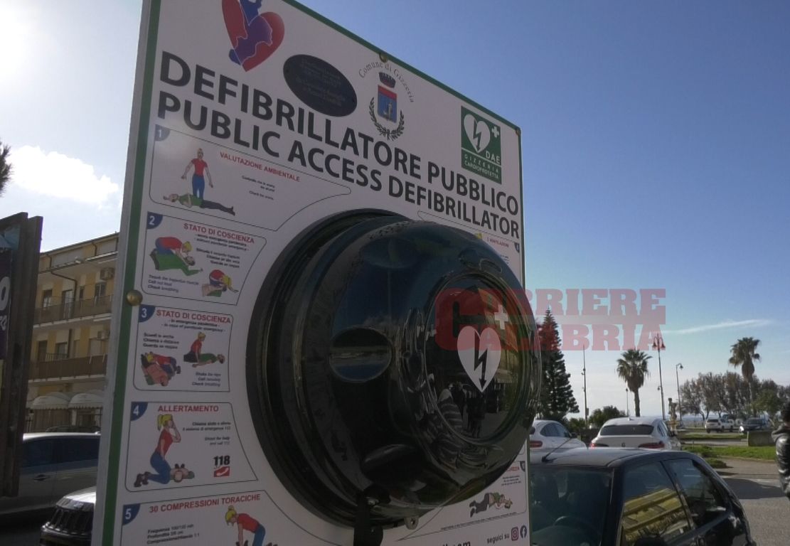 Gizzeria “cardioprotetta”: installati due defibrillatori donati dalla comunità – VIDEO E FOTO