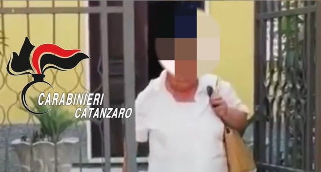 Catanzaro, per 20 anni si è finta cieca: dovrà restituire 200 mila euro – VIDEO