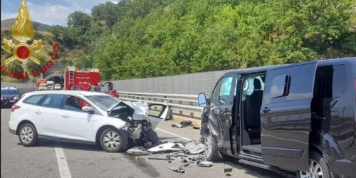 Incidente sulla SS 18, la Procura di Paola indaga per omicidio stradale e dispone il blocco della salma: l’autopsia chiarirà