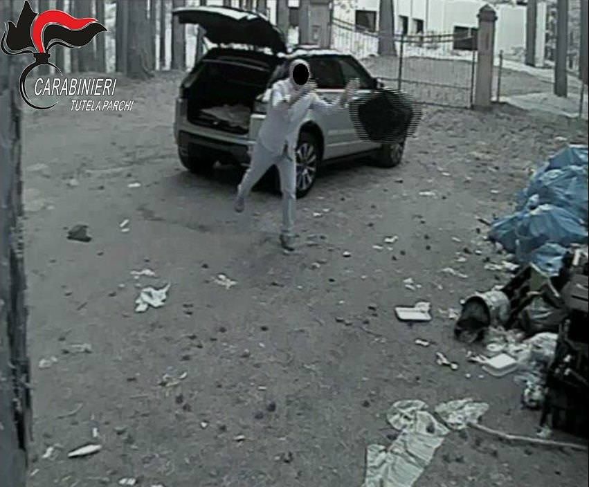 Abbandono di rifiuti in Sila, multe per 23 incivili – FOTO