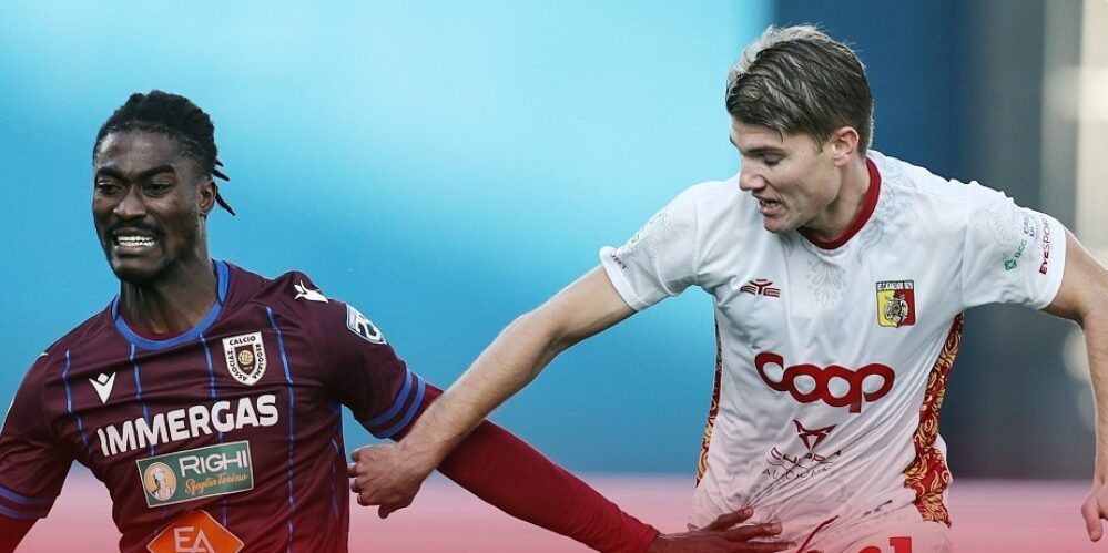 Spettacolo a Reggio Emilia: grande rimonta del Catanzaro che pareggia 2-2