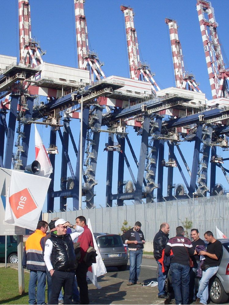 Sciopero al Porto di Gioia, altissima l`adesione