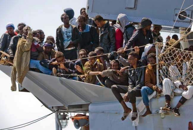 Frontex, a Reggio 950 migranti