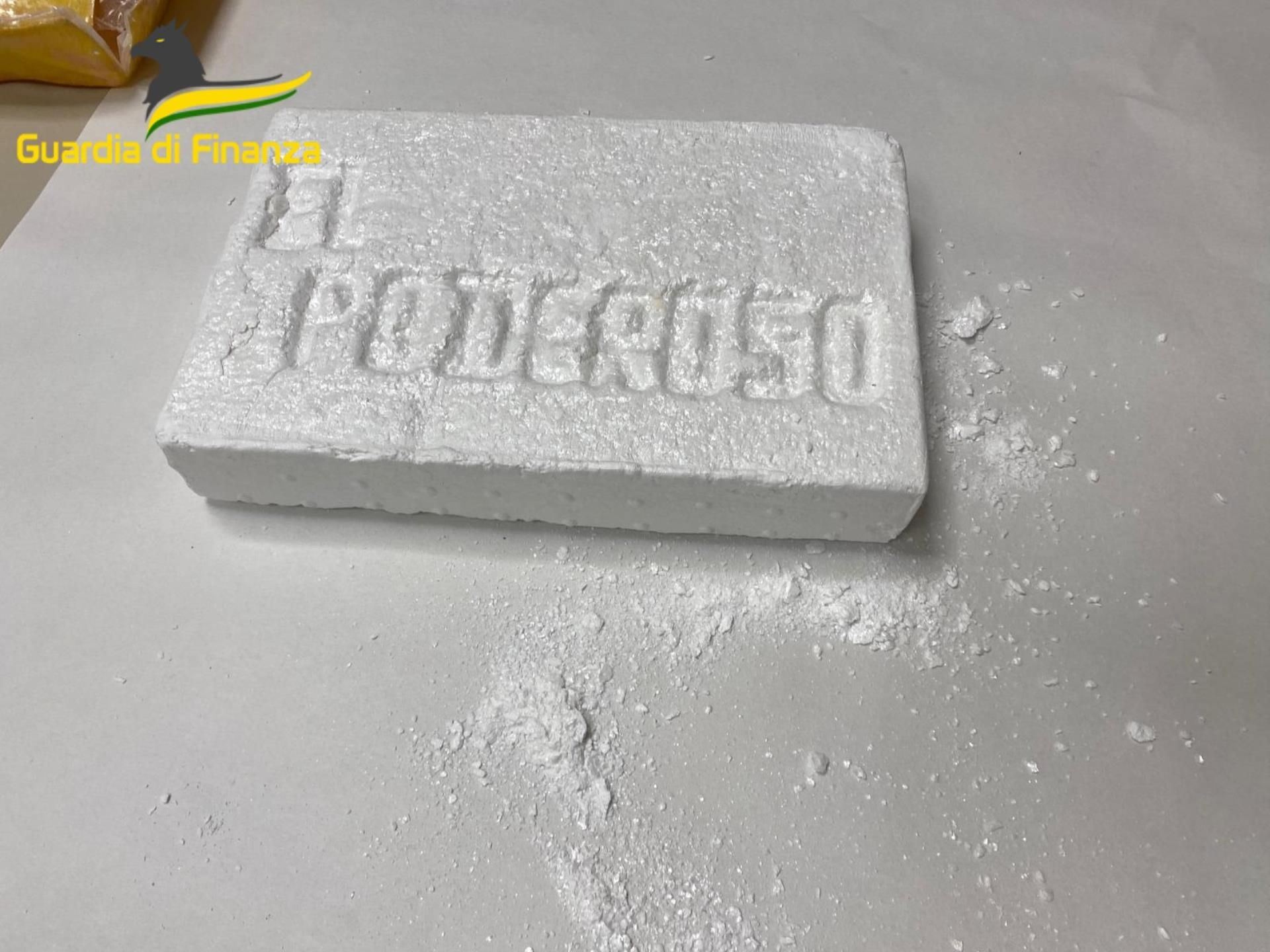 In auto con 28 chili di cocaina: un arresto – VIDEO