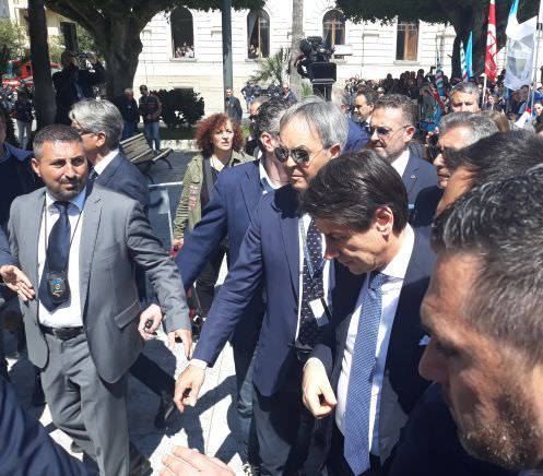 Il siparietto di Conte con gli lsu-lpu: «Chiedete il reddito di cittadinanza»