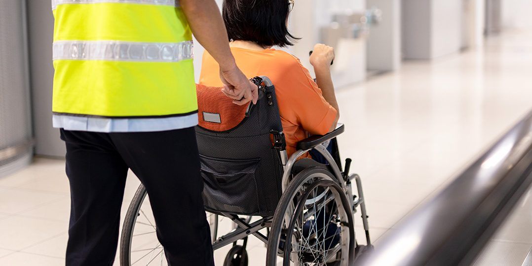 Disavventura sul Lamezia-Bologna, una disabile: «Negata l’assistenza al volo»