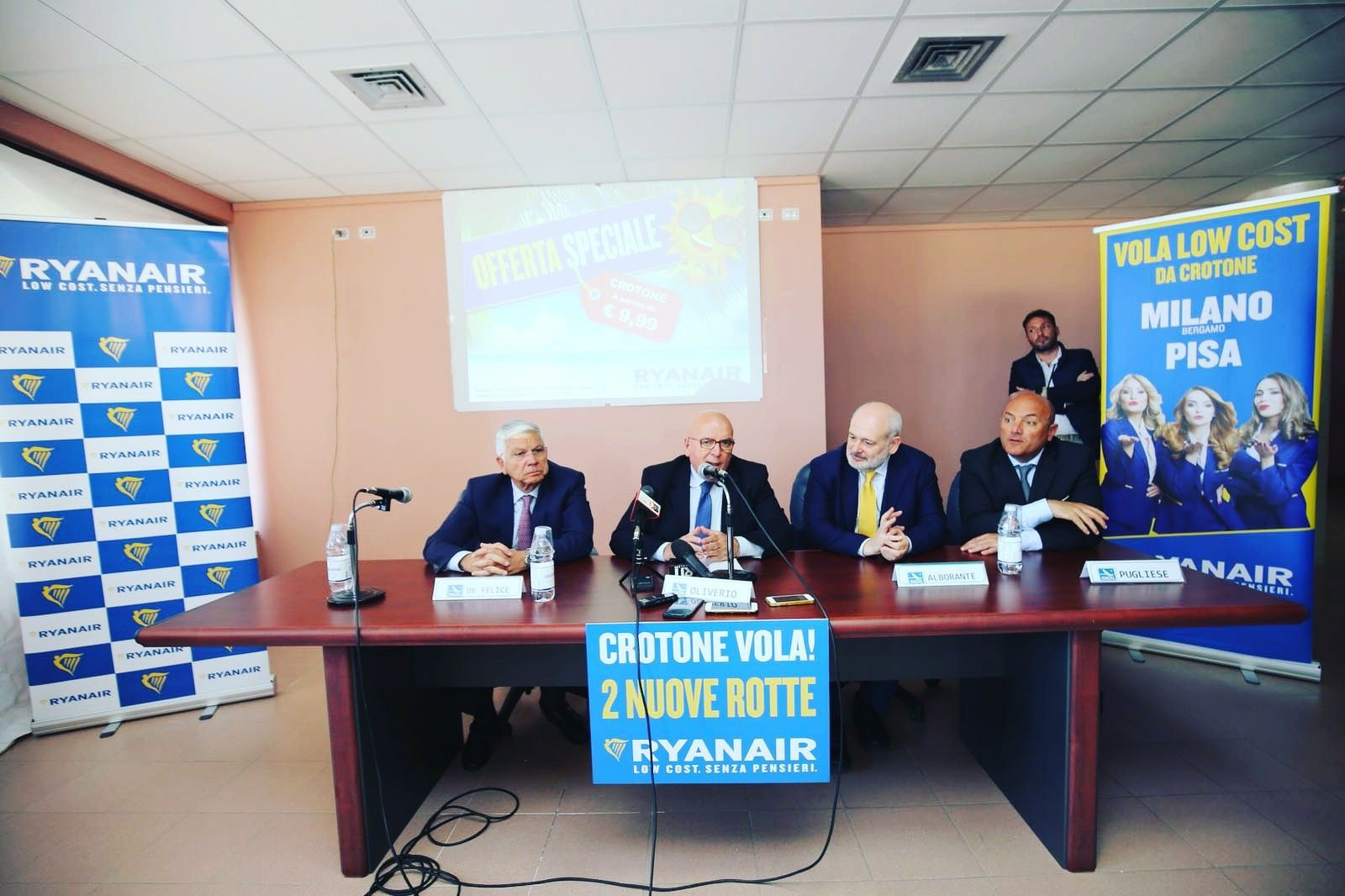 Crotone (finalmente) decolla: boom di prenotazioni per le nuove tratte