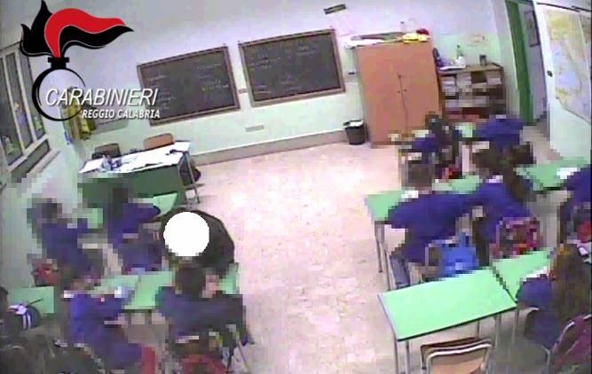 Oppido, schiaffi e minacce: sospese due maestre – IL VIDEO