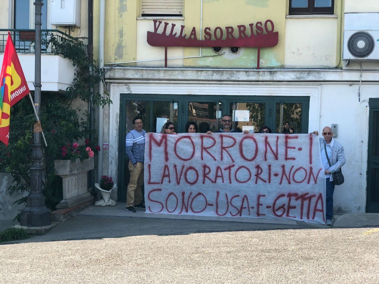 Stipendi arretrati e niente Tfr, il Natale degli ex dipendenti di Villa Sorriso