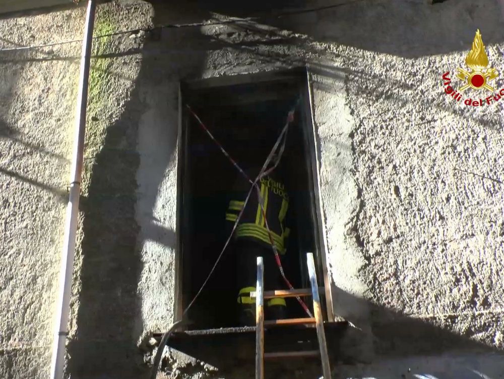 Incendio in appartamento a Castrovillari, evacuate due famiglie