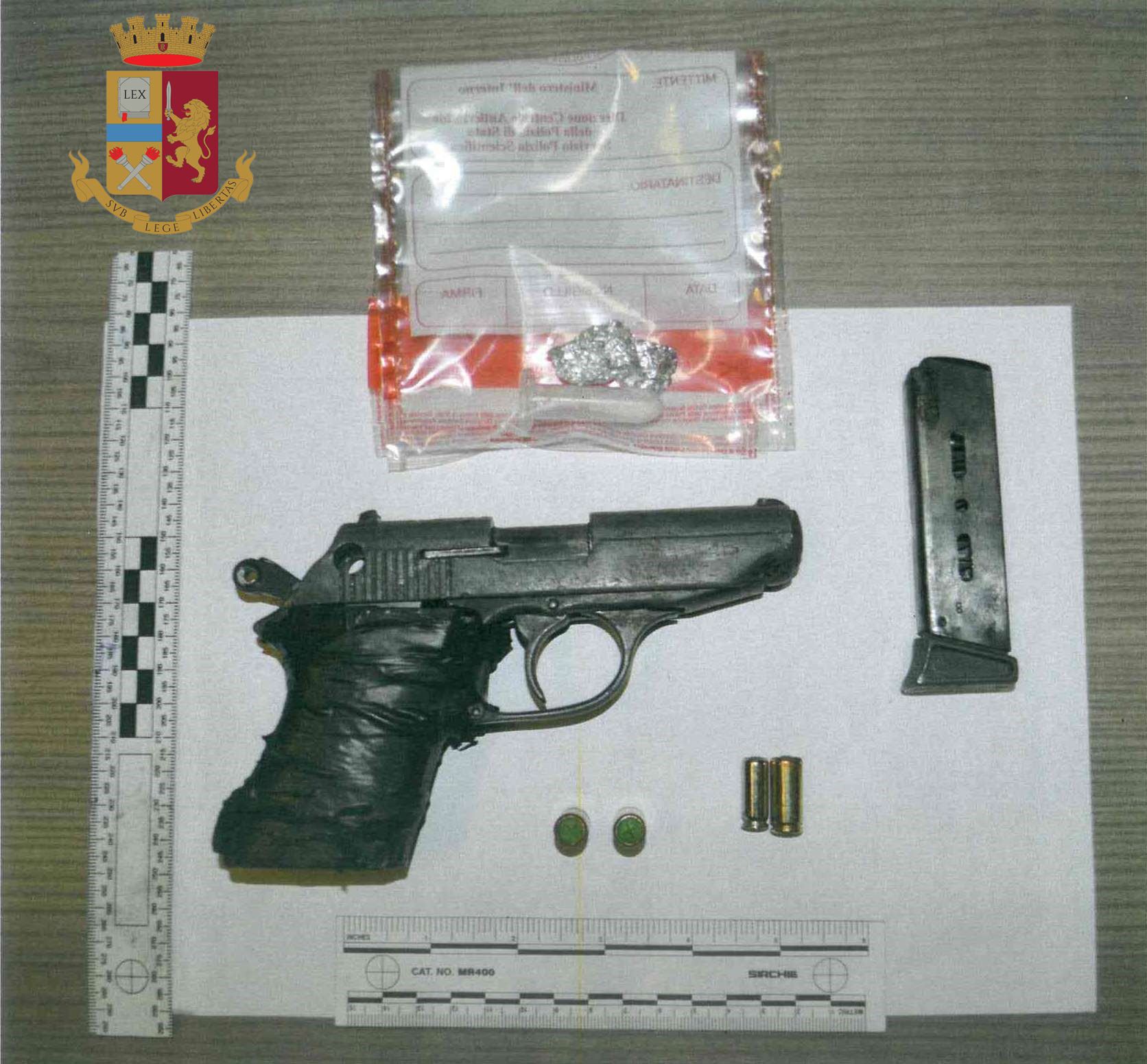 Sull'autobus con una pistola a salve, arrestato 20enne a Reggio