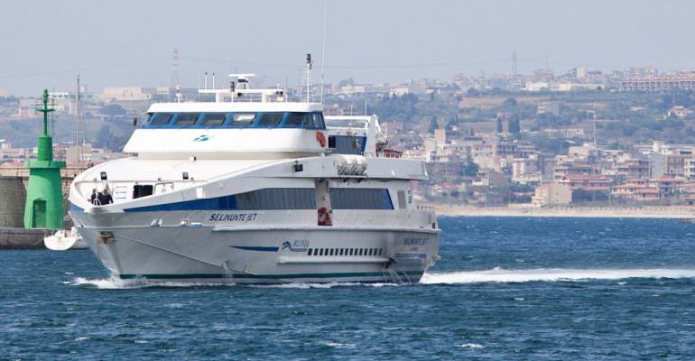 Coronavirus, «controlli inadeguati» sullo Stretto, sindacati pronti al blocco traghetti