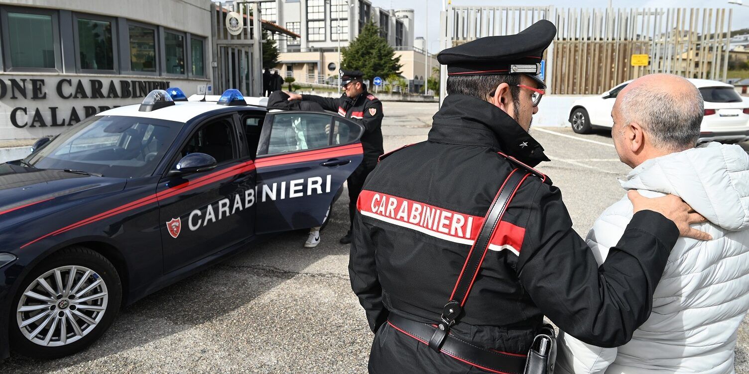 Rubava in casa dei genitori e li picchiava, a Sellia Marina arrestato 40enne con problemi di tossicodipendenza