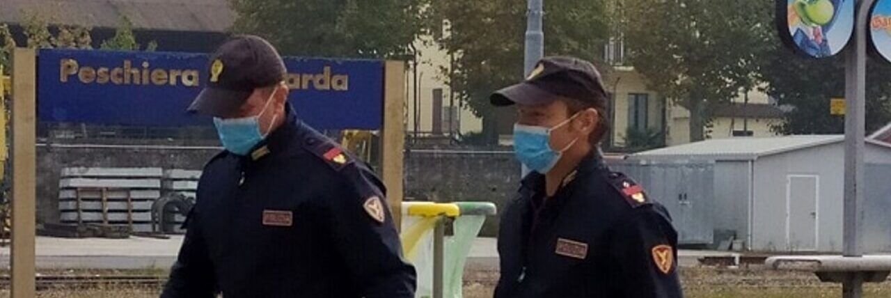 Molestie sessuali sul treno, caccia al branco
