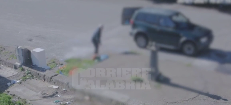 Abbandono di rifiuti a Vibo, le immagini che inchiodano gli “incivili”- VIDEO
