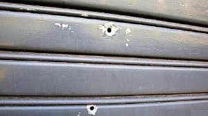 Colpi di pistola contro un’auto e una tabaccheria nel Vibonese