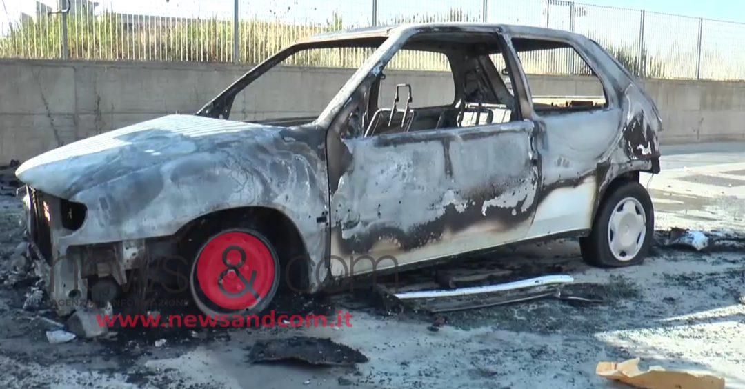 Germaneto, incendio in un'azienda di pneumatici – VIDEO