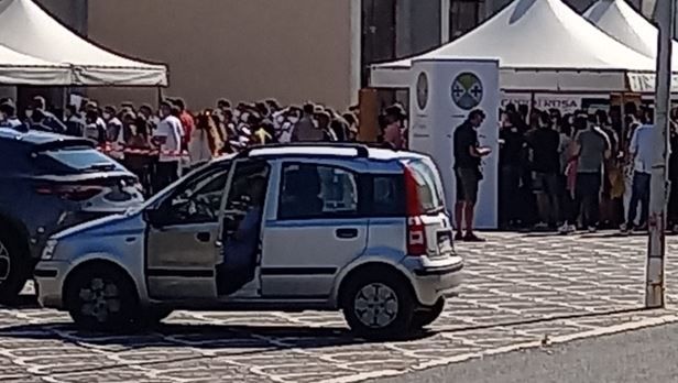 Concorso centri per l’impiego, migliaia di candidati in fila a Lamezia Terme