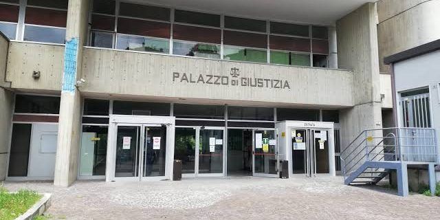 Torturò e uccise la moglie in casa, condannato all’ergastolo