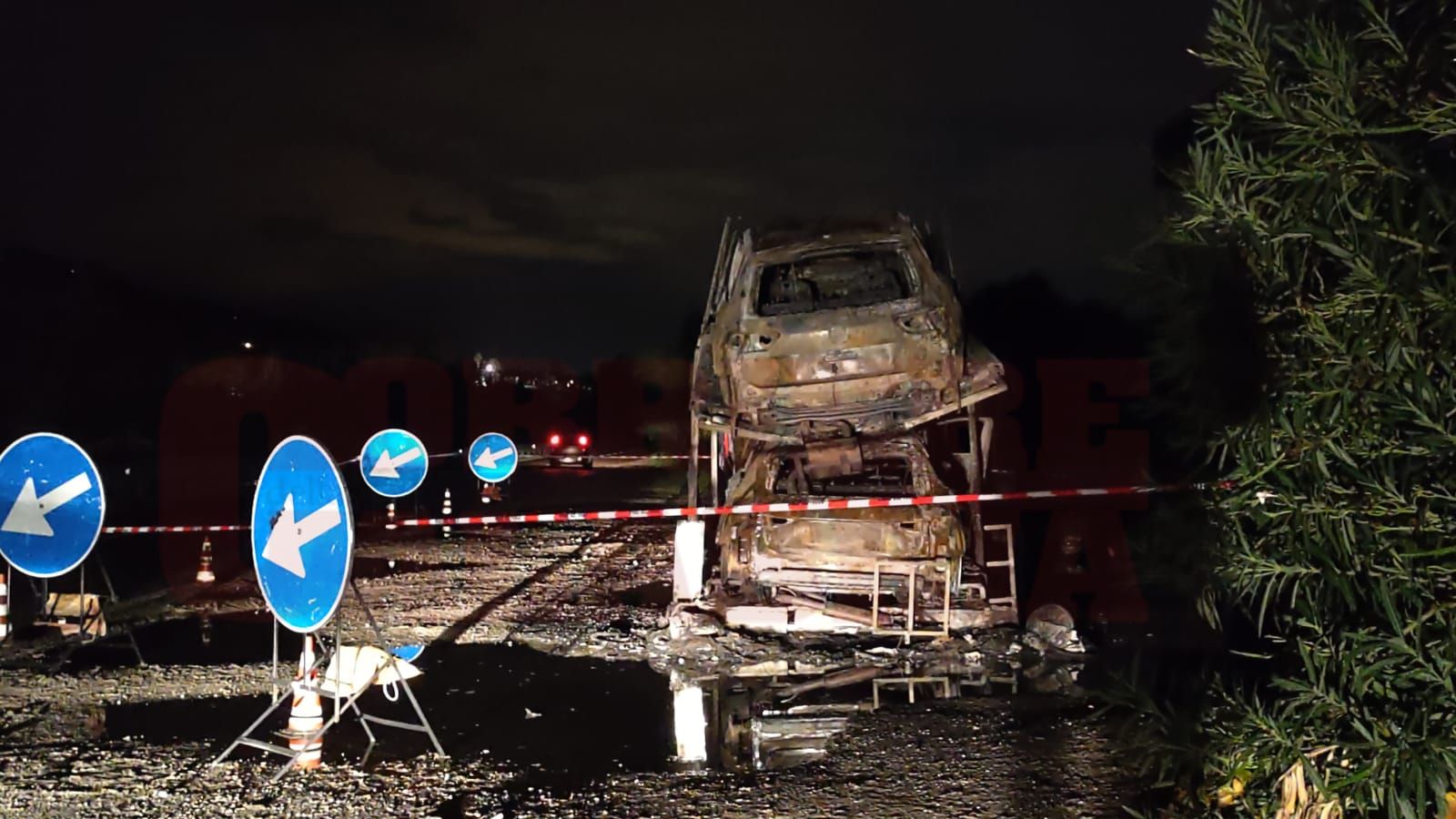 Gizzeria, bisarca in fiamme sulla Ss 18: incendiate alcune auto – FOTO E VIDEO