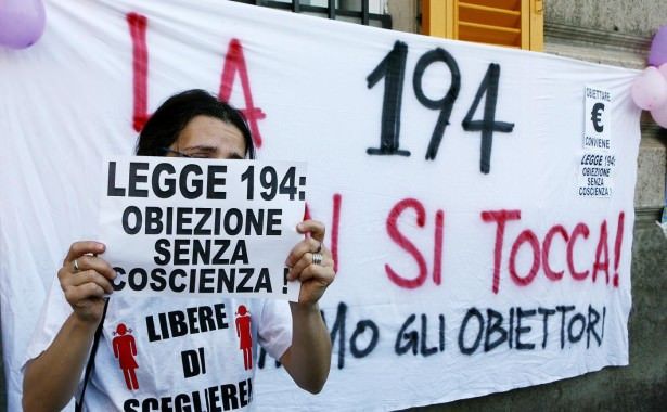 «Aborto, ritardi e giochi politici sui diritti delle donne»