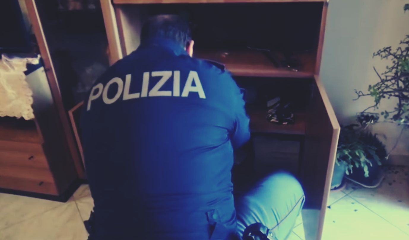 Lamezia, la mappa dello spaccio di eroina e cocaina: il “tesoro” nascosto nel terreno e i rifornimenti dalla Locride – NOMI