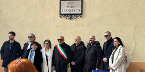 Acri, da piazza Papa Francesco un ponte che unisce la Calabria al Piemonte e all’Argentina