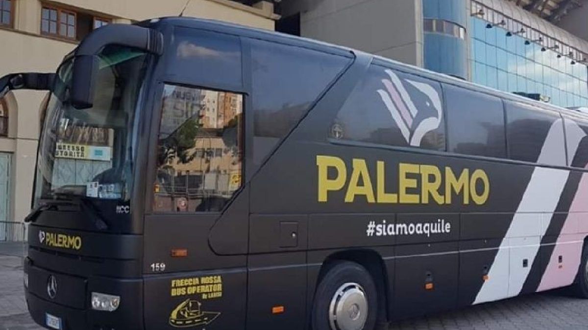 Assalto al bus del Palermo a Catanzaro