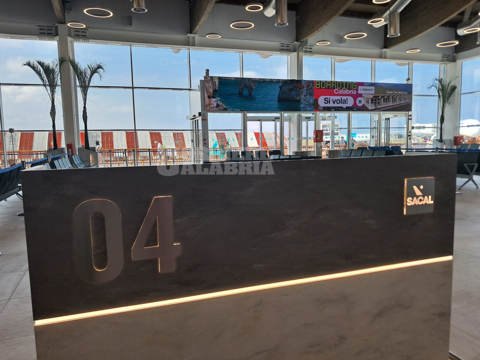 Da Bologna a Brindisi con atterraggio a Lamezia Terme. L’odissea di madre e figlio