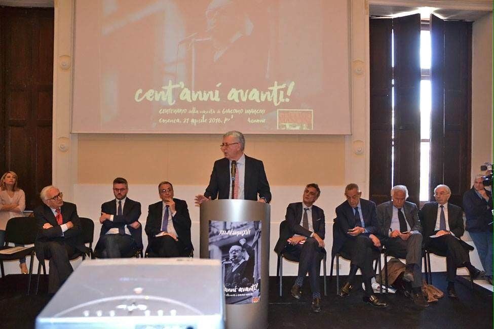 Amato celebra l'autonomia di Mancini (senior)