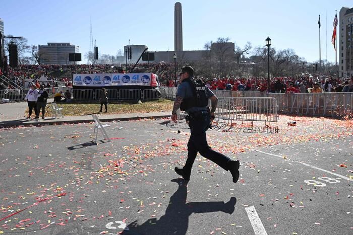 Spari alla parata del Super Bowl, un morto e diversi feriti