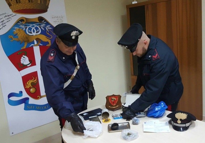 Gioia, 45enne arrestata per spaccio di droga