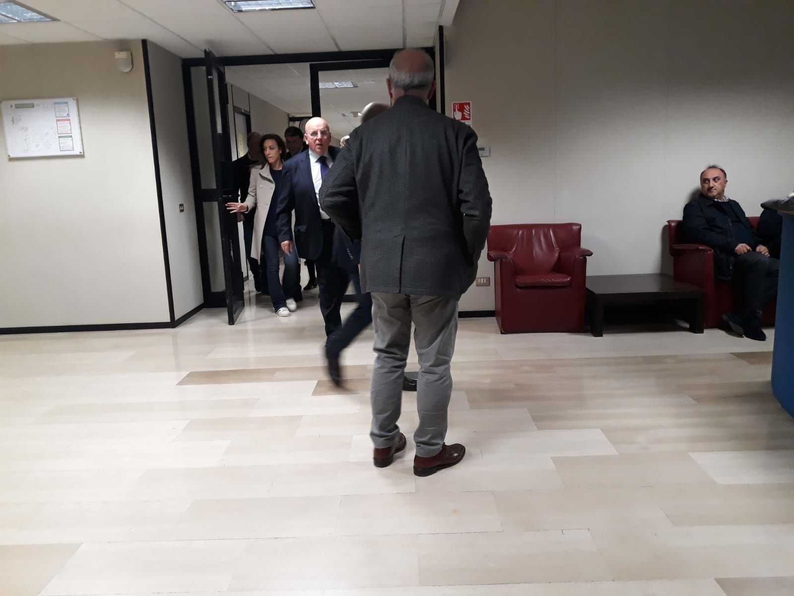 Sorpresa, c'è Oliverio in Consiglio: «Non sono scomparso» – VIDEO