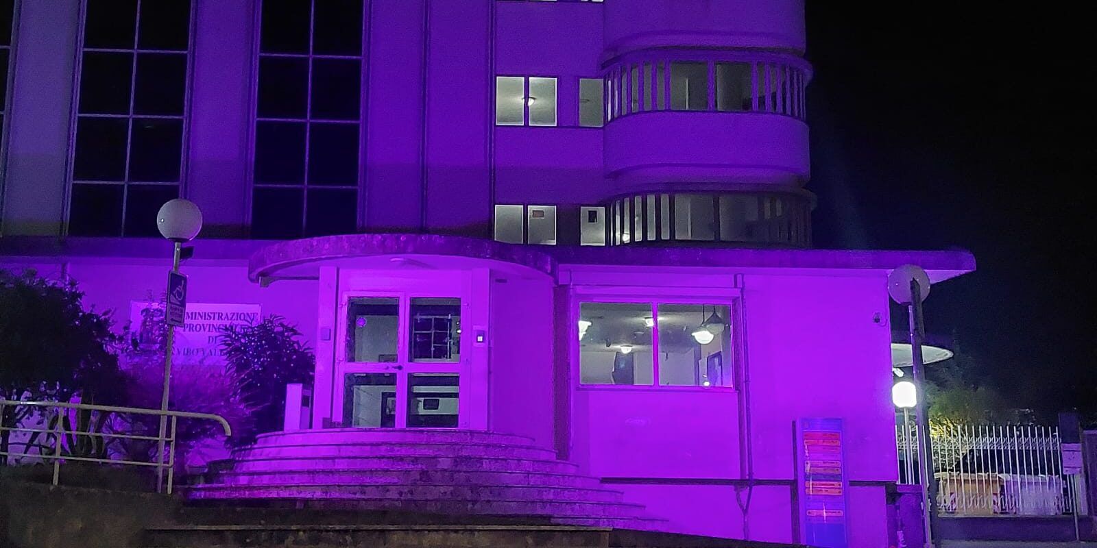 Giornata mondiale dell’Alzheimer, la Provincia di Vibo Valentia si illumina di viola