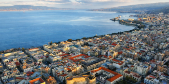 Fuga dalle città in Calabria, anche i capoluoghi vittime dello spopolamento. A Crotone e Reggio i dati peggiori
