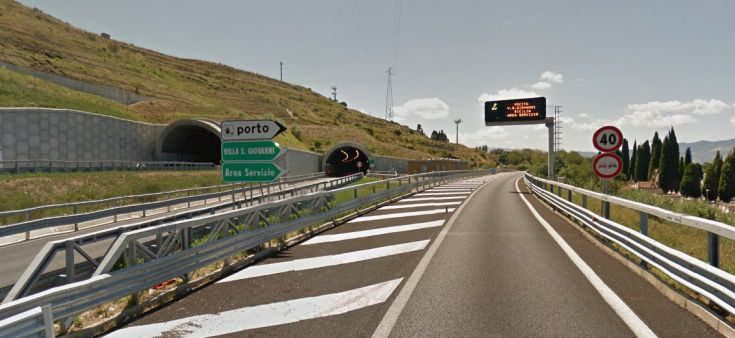 Tre ore di attesa agli imbarchi per la Sicilia